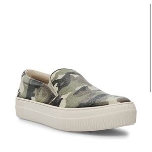 Brand New- Steve Madden Green Camo Slides (size 7)